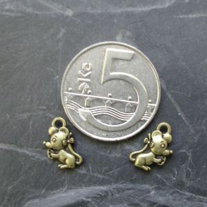 Přívěsek maličká myška 7x12mm - starobronzový