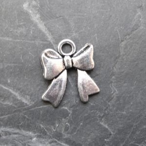 Přívěsek mašle 18x15mm - starostříbrný