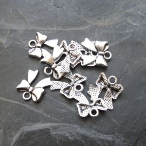 Přívěsek mašle 18x15mm - starostříbrný