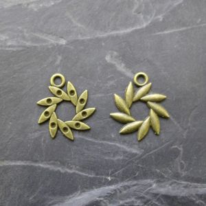 Přívěsek kytka na šatony 16x19mm - starobronzový