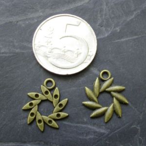Přívěsek kytka na šatony 16x19mm - starobronzový