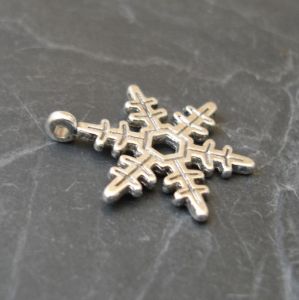 Přívěsek vločka 18x24mm - starostříbrná
