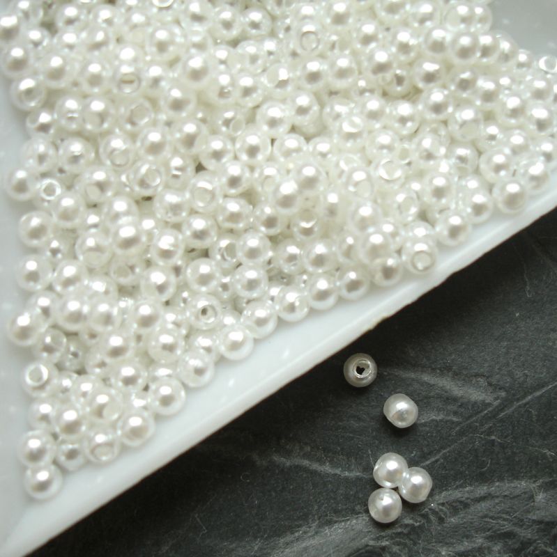 Plastové ( imitace perel ) korálky cca 3 mm - bílé - 100 ks
