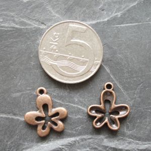 Přívěsek květinka 15x16mm - staroměděný - 1 ks