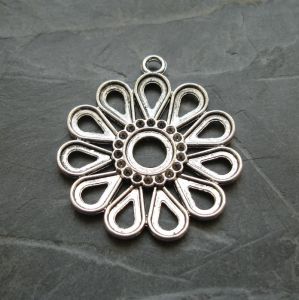 Přívěsek květinka 36x32x2,5mm - starostříbrná