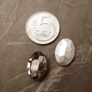 Skleněný broušený kamínek ovál 18 mm - hnědý - 1 ks
