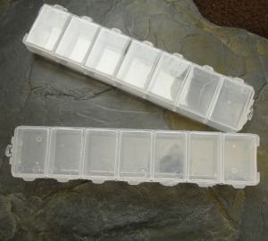 Plastový organizér jednořadý cca 15x3cm - 7 přihrádek 