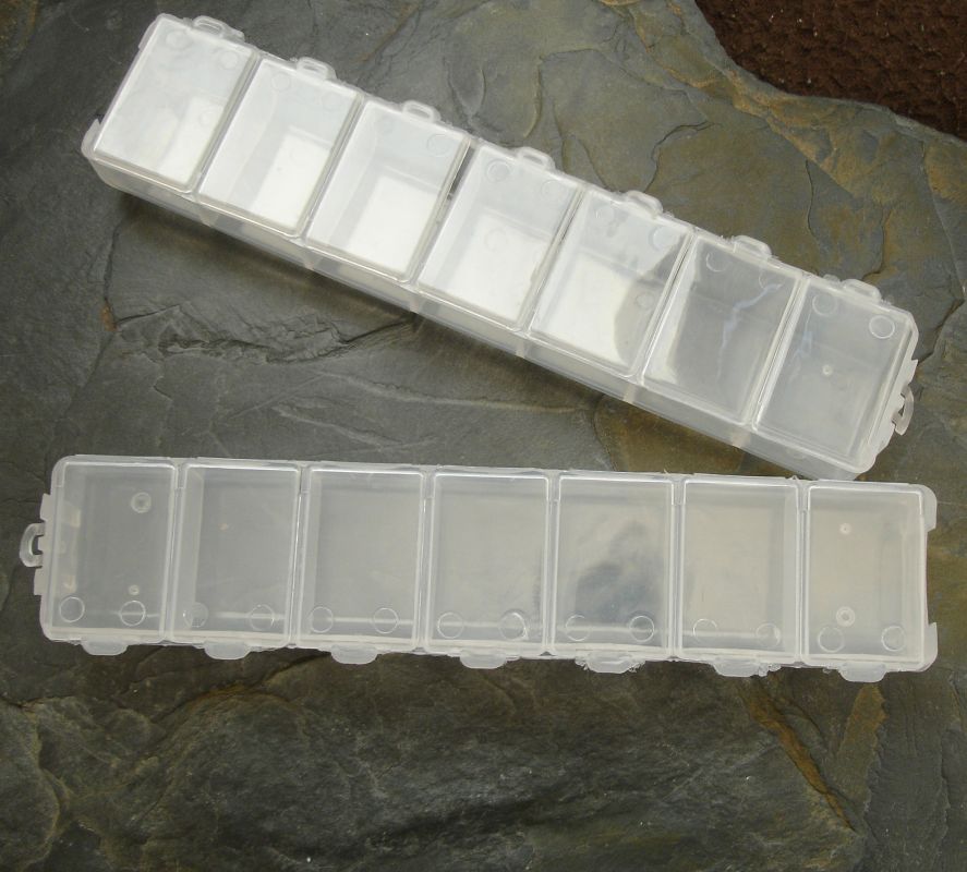 Plastový organizér jednořadý cca 15x3cm - 7 přihrádek