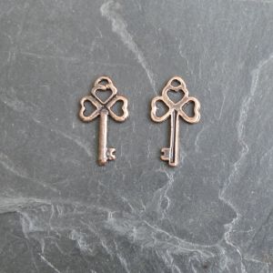 Přívěsek mini klíček cca 8x15mm - staroměděný 