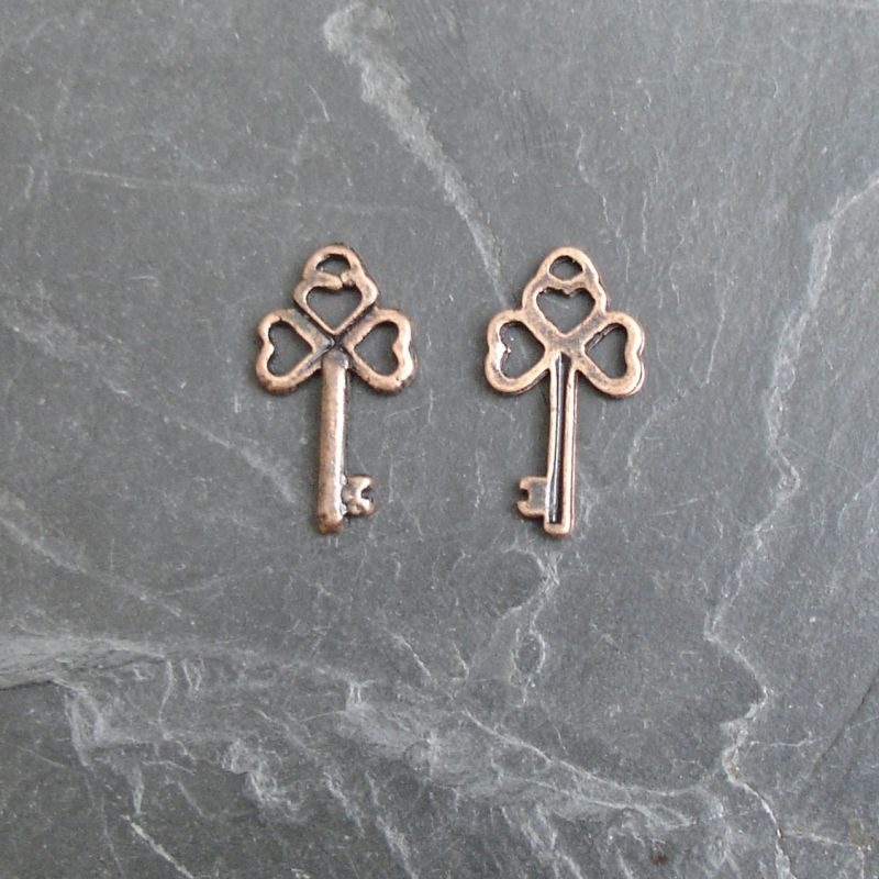 Přívěsek mini klíček cca 8x15mm - staroměděný