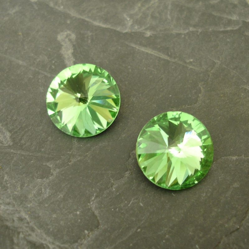 Skleněný broušený kamínek rivoli 12mm - zelený sv. - 1 ks