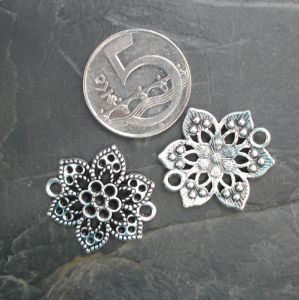 Konektor, mezikus květ 24,7x24,7mm - starostříbrný