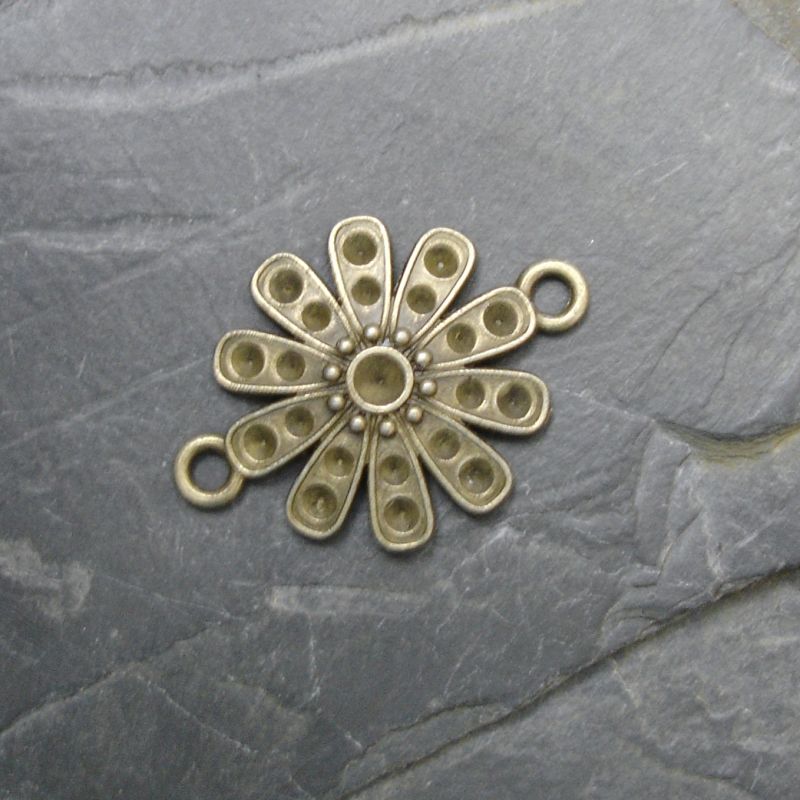 Konektor, mezikus květ 29x21mm - starobronzový