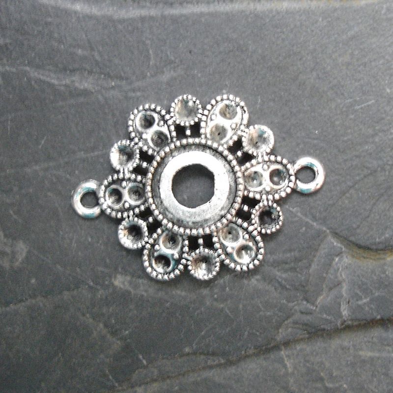 Konektor, mezikus květ 31,5x23mm - starostříbrný