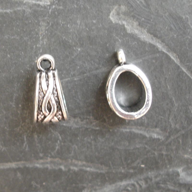 Kovový závěs 14x7,5mm - starostříbrný