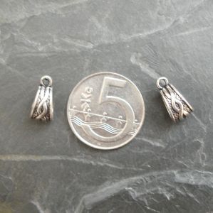 Kovový závěs 14x7,5mm - starostříbrný