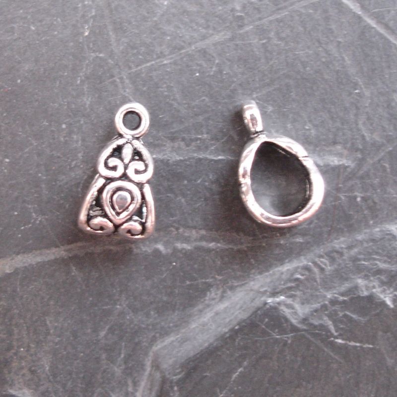 Kovový závěs 13,5x7,5mm - starostříbrný