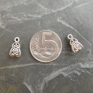 Kovový závěs 13,5x7,5mm - starostříbrný