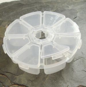 Plastový organizér cca 10,5x10,5x2,8cm - 8 přihrádek 