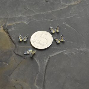 kabošon plastový motýlek 9,5x10,5x3mm - žlutý - 2 ks