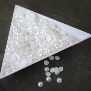 Plastové půlperle cca 3mm - bílé - 100 ks