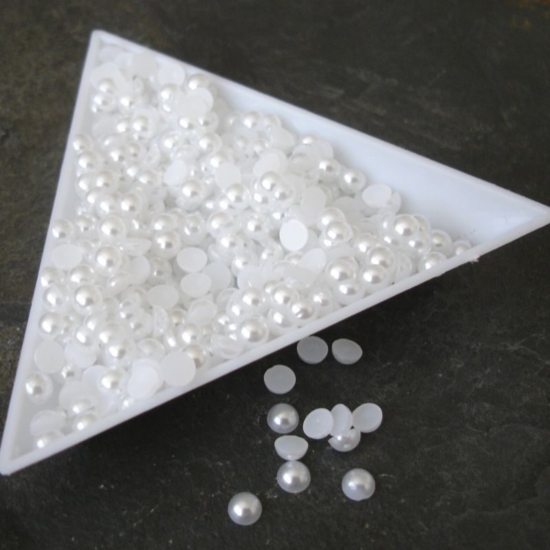 Plastové půlperle cca 3mm - bílé